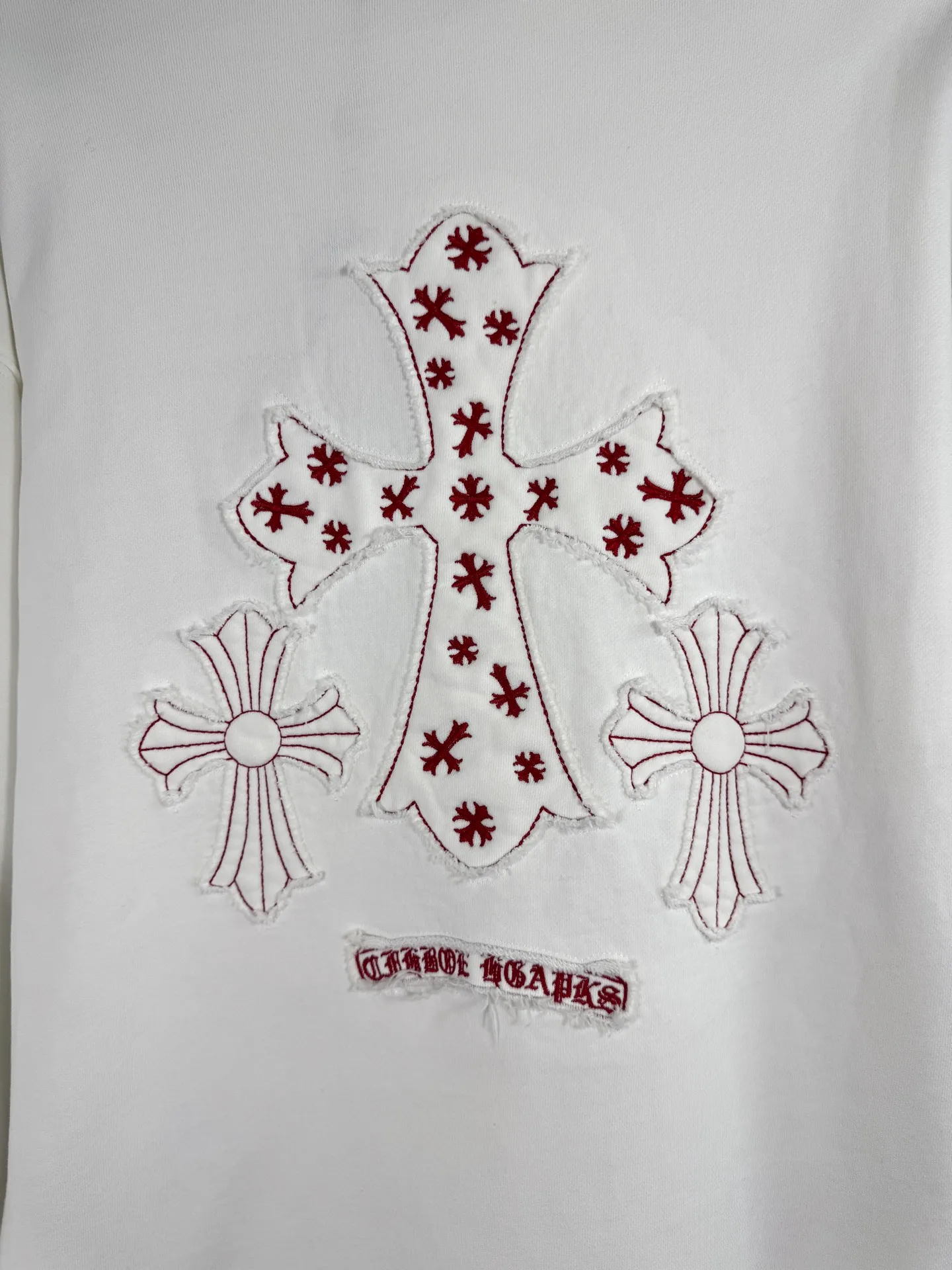 P260 top version, real shot without P, ​​different from market currency) 𝗖𝗵𝗿𝗼𝗺𝗲 𝗛𝗲𝗮𝗿𝘁𝘀/Cro Heart 2025 washed patch embroidery autumn and winter new original single counter American laser burnt 3D three-dimensional color embroidered couple casual sweatshirt 👑The highest version! Customized fabric 420g tripe terry fabric! American acid-washed and distressed original fabric laser burnt ✟appliqué embroidery and exquisite embroidery of letters! The best-selling model in the counter, very comfortable to wear. Accessories: original molded and authenticated collar label➕100% silk wash label. Genuine purchase-grade original hangtag➕matching hanging rope➕3D hanging beads➕original packaging bag. Craftsmanship: The original version has consistent wiring! The highest version of the armhole matching technique! Color: White Black Size: S M L XL Style Number: 25-316